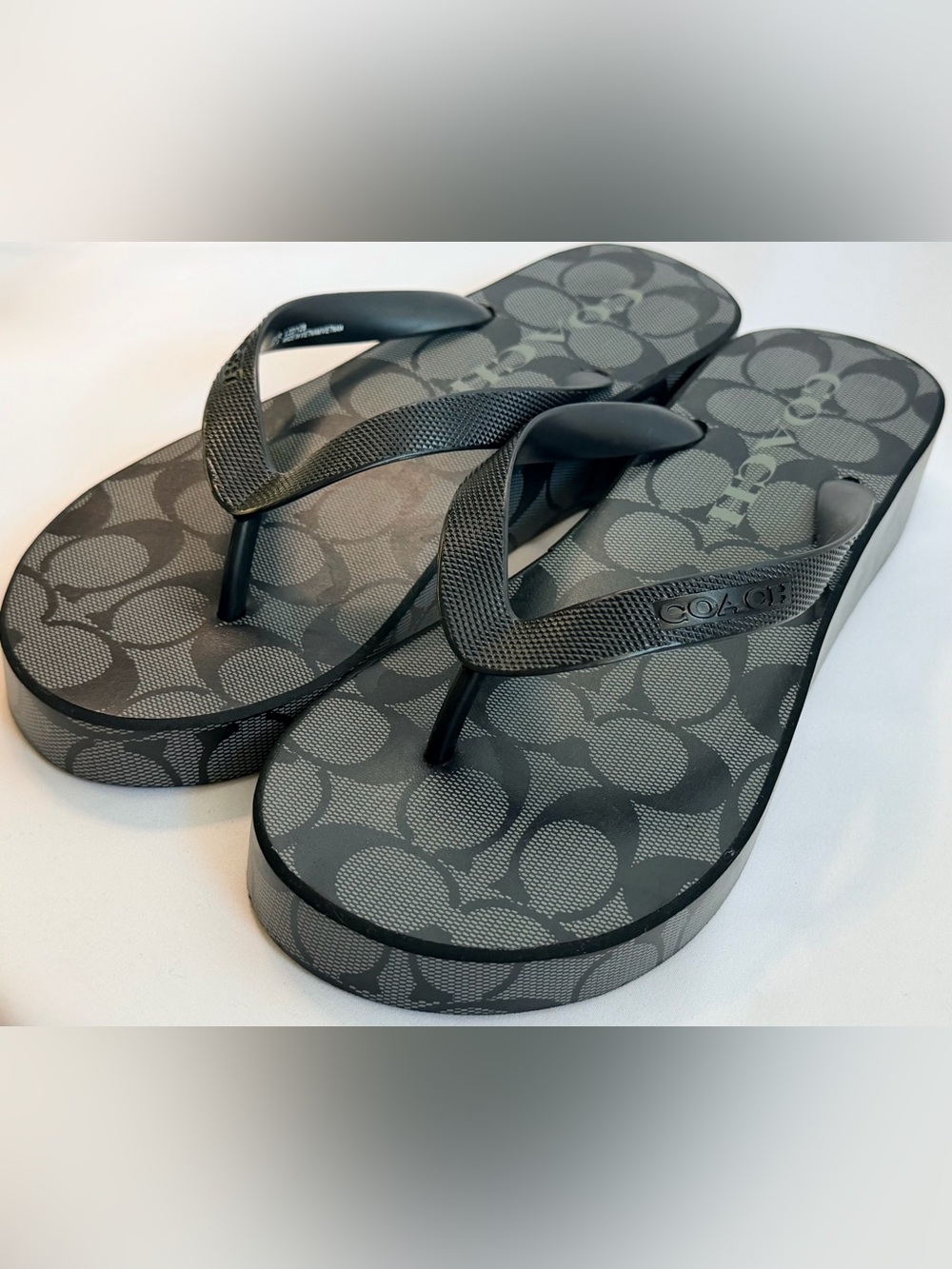 Coach Lynn Signature C Platform Flip Flops Black Gray Sandals 8B 38.5